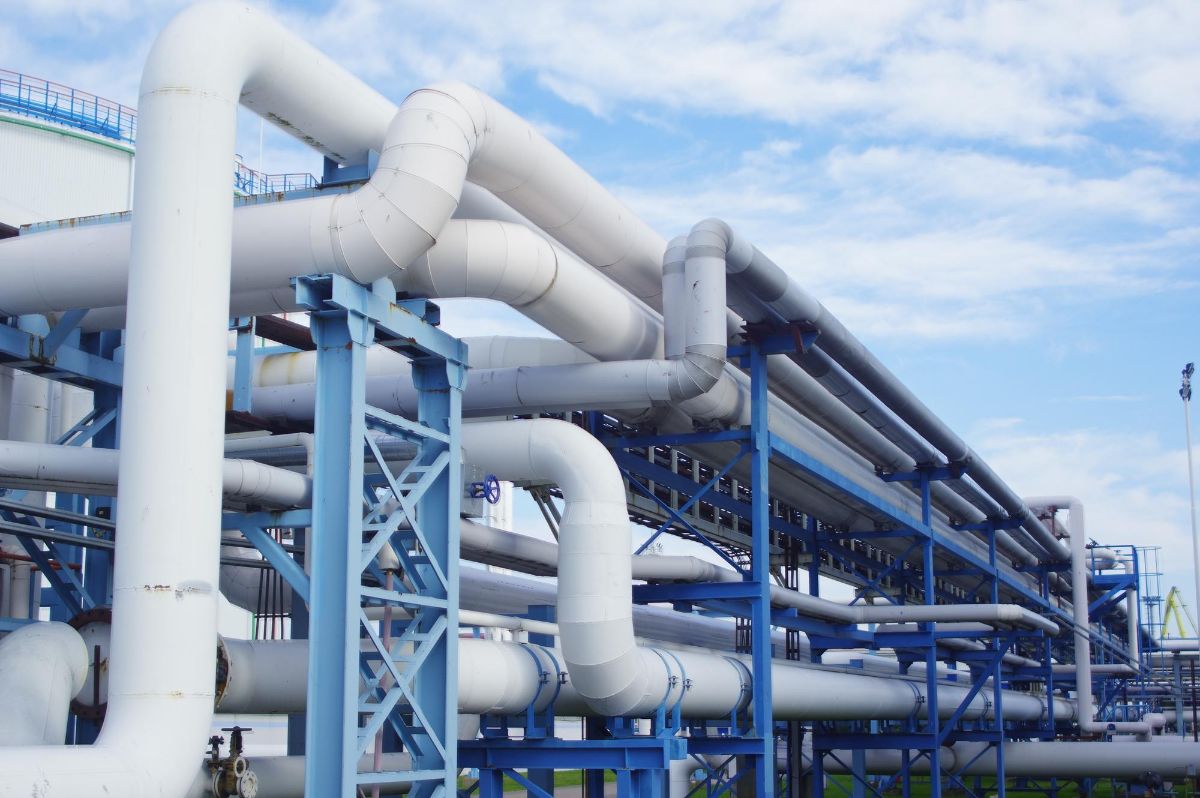Process pipe rack at an industrial facility